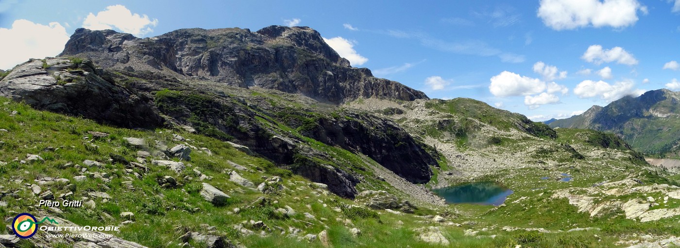 40 Disceso lungo ghiaione pietroso ecco il Lago dei Curiosi.jpg